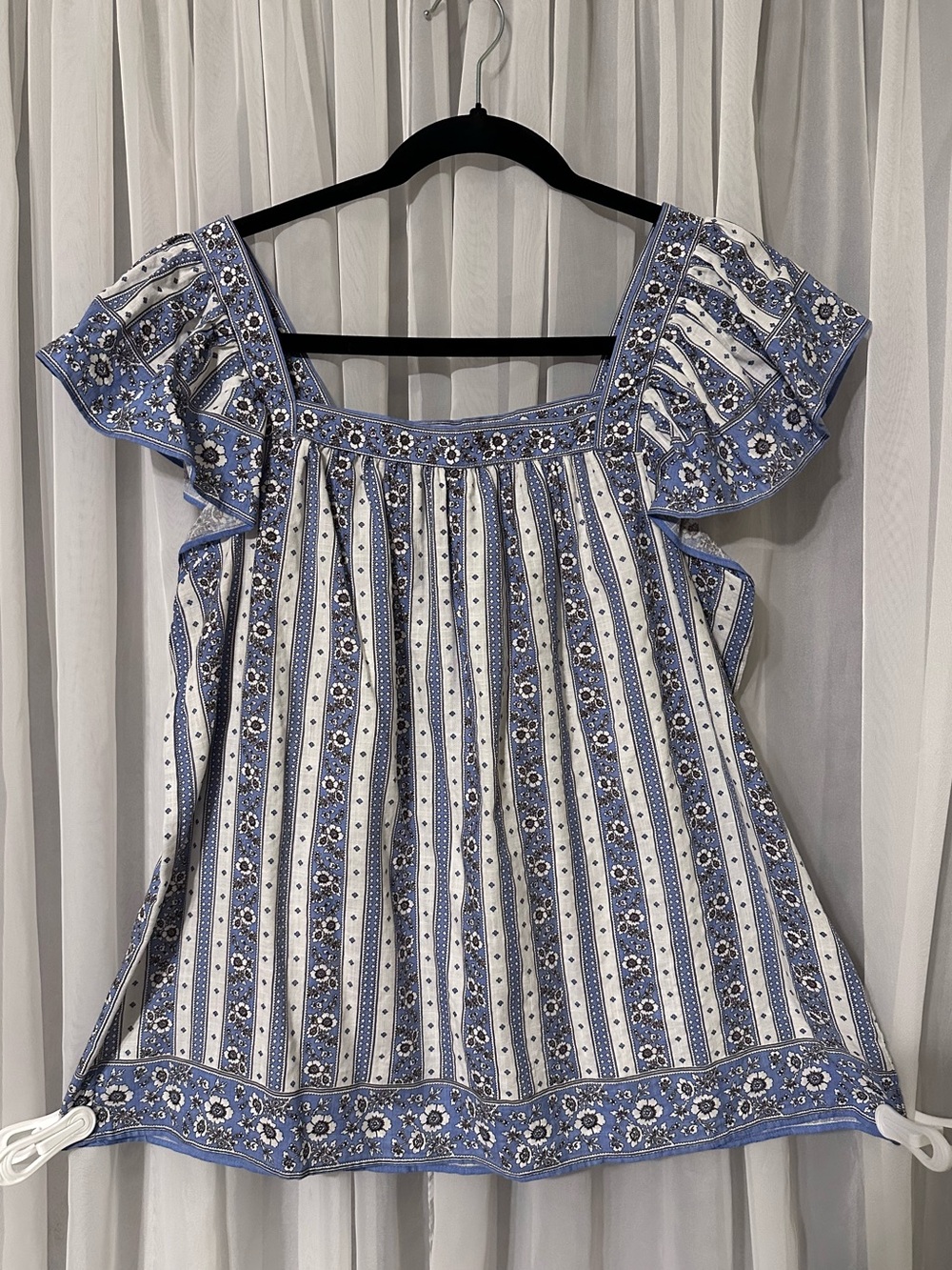 Max Studio Blue and White Floral Stripe Flutter Sleeve Bohemian Top Size M